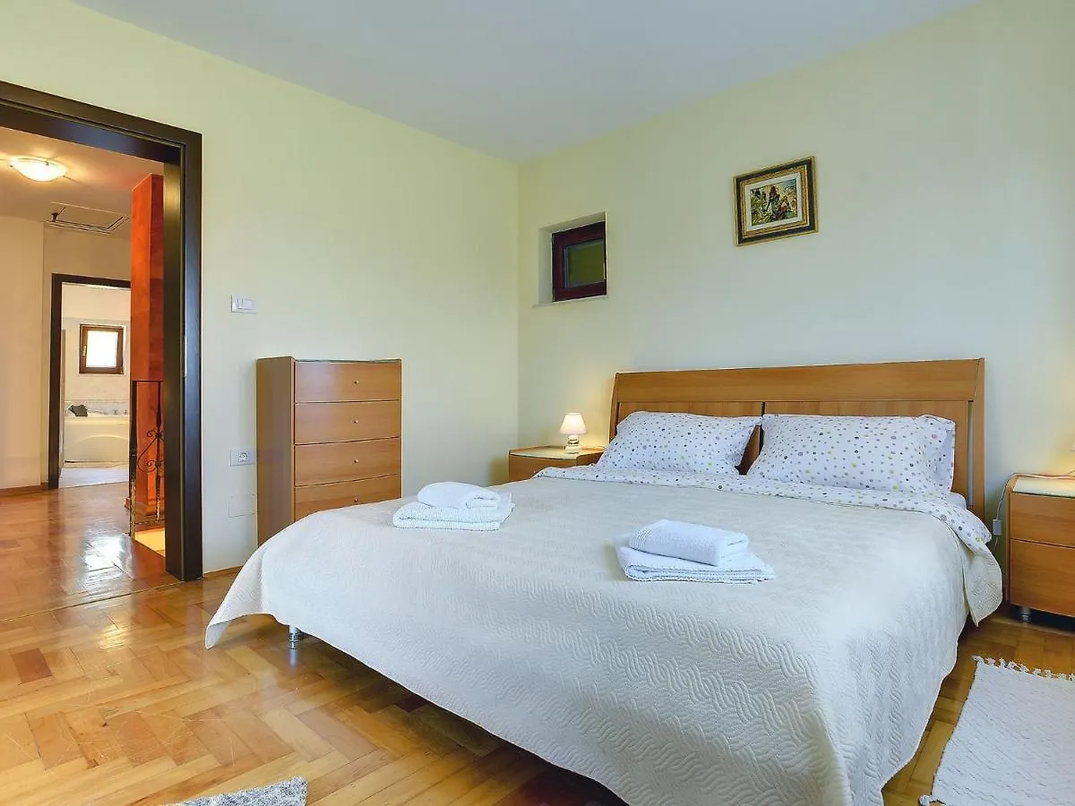 Spacious Holiday Home In Medulin With Private Pool