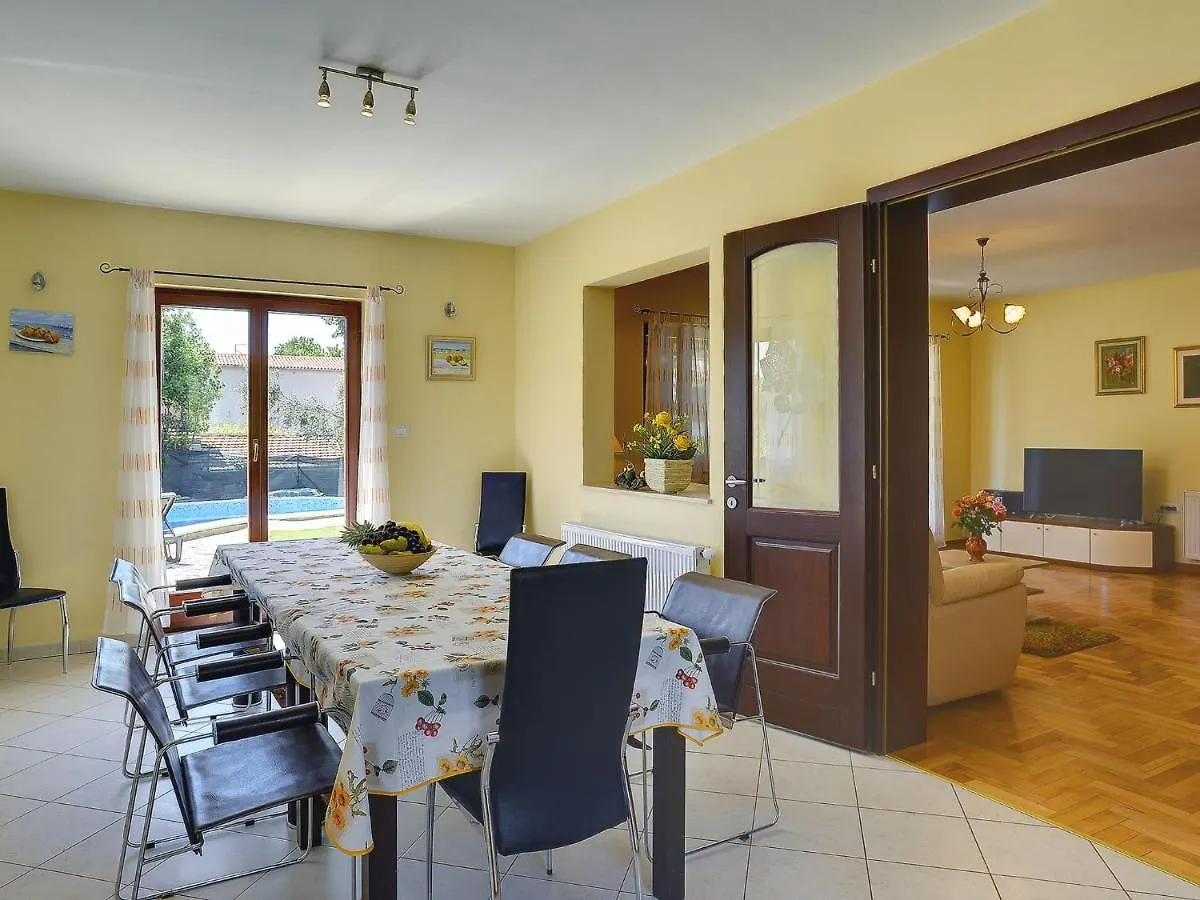Spacious Holiday Home In Medulin With Private Pool 0*,