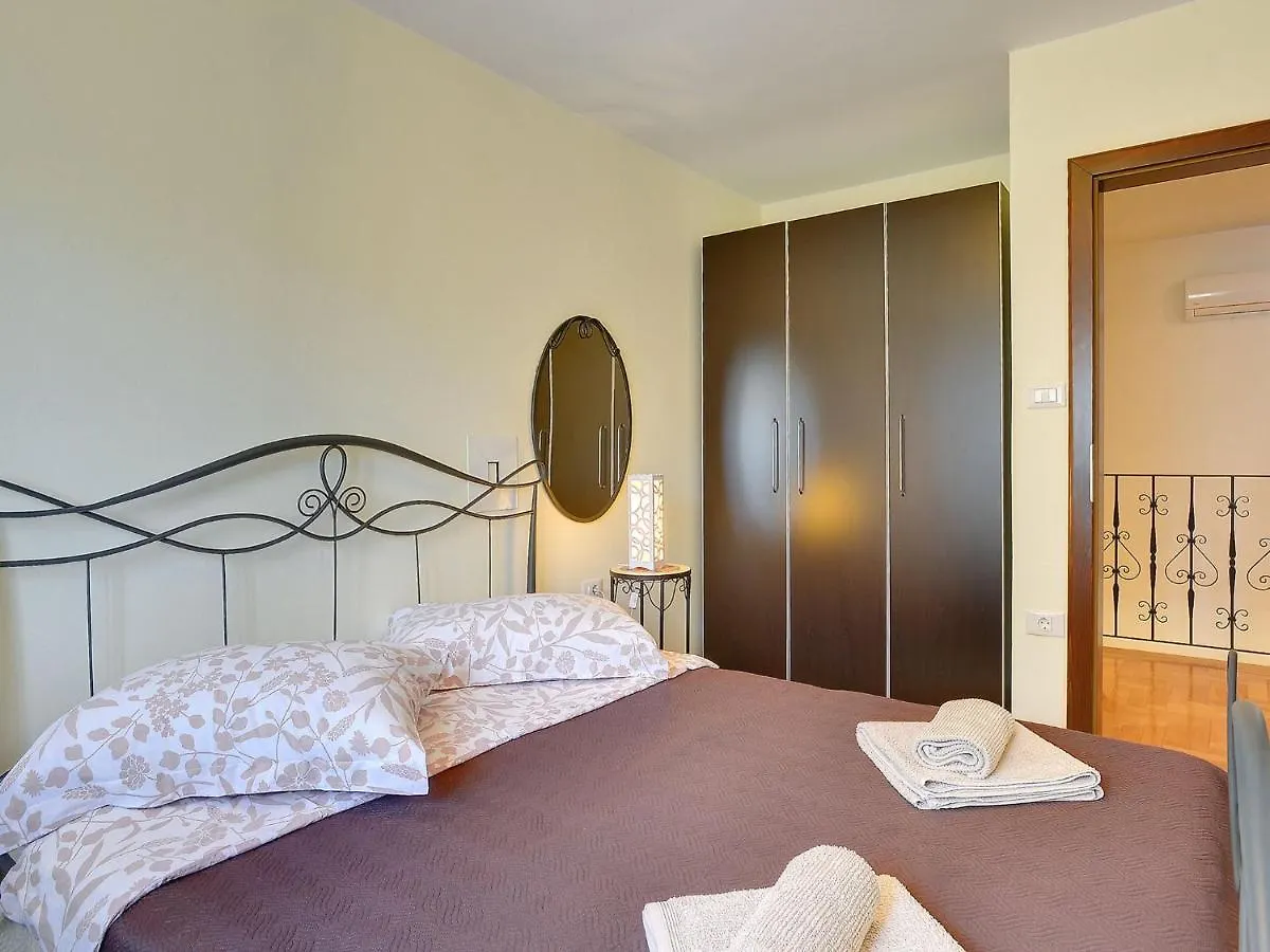 Spacious Holiday Home In Medulin With Private Pool