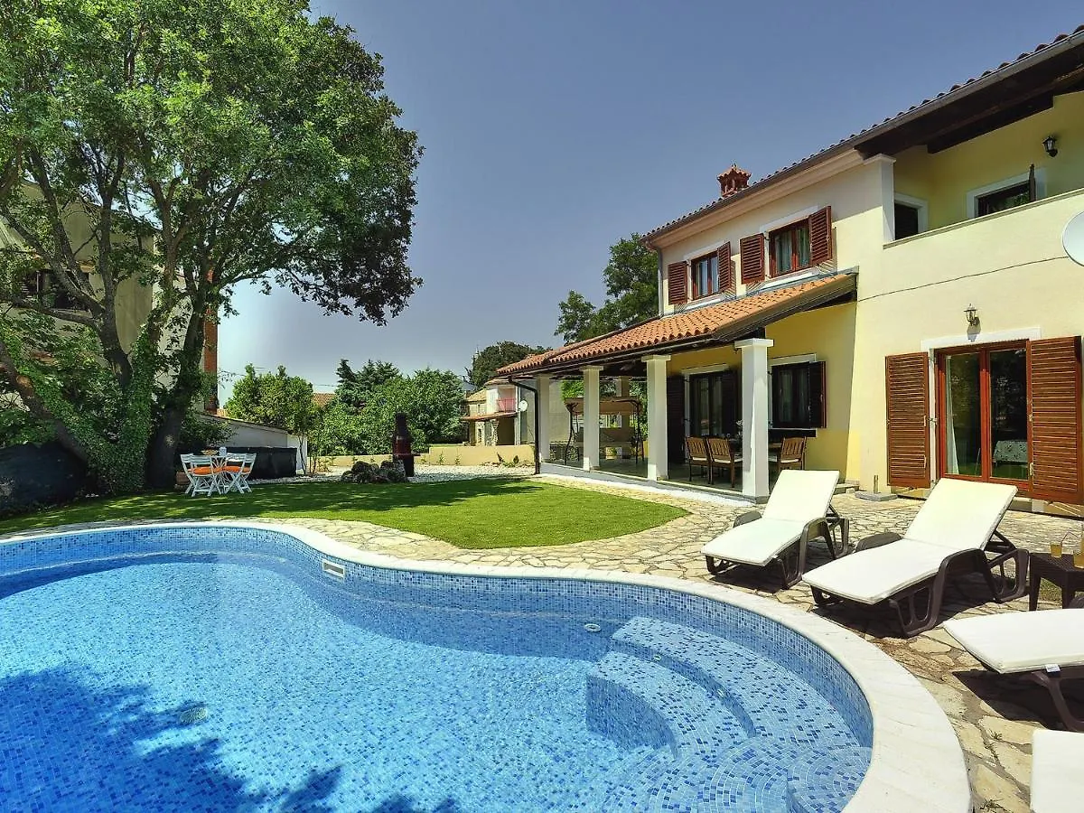 Spacious Holiday Home In Medulin With Private Pool 0*,  Croatia